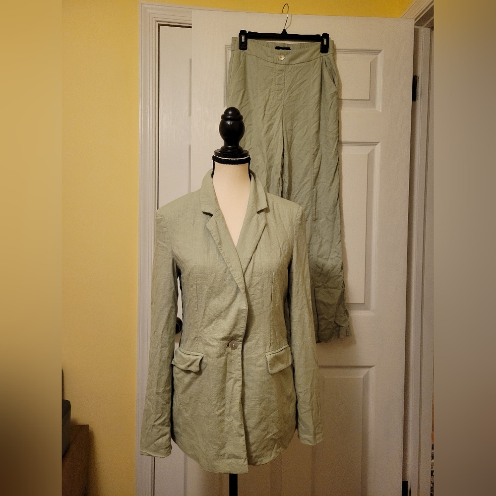 Beautiful EUC Vero moda Pant Suit Linen and Viscose  Light Green
